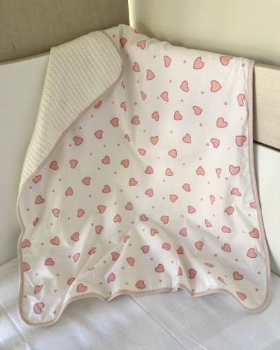 Бебешко одеяло - "Сладки сърчица/ екрю" - 80/90см.