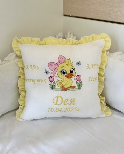 Бродирана персонализирана възглавничка за бебе "Пате"  - 40/40см.