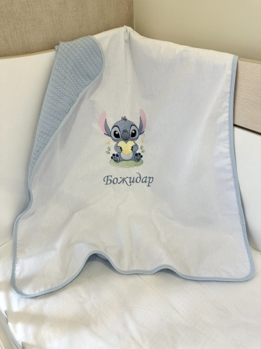 Персонализирано бебешко одеяло с бродерия "Стич"