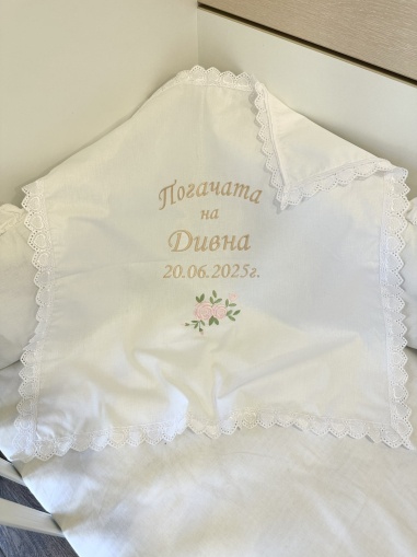 Бродирана кърпа/ месал за бебешка погача - 60/60см. - "Розички"