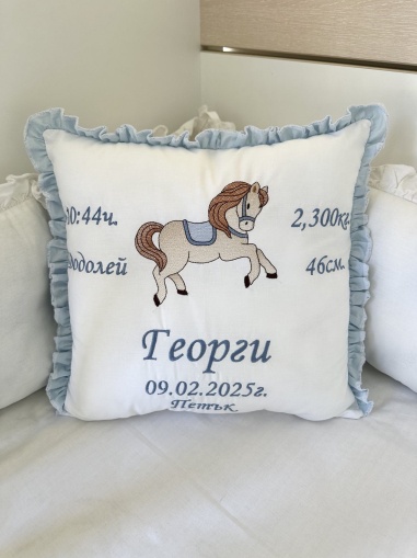 Бродирана персонализирана възглавничка за бебе "Конче" - синьо - 40/40см.