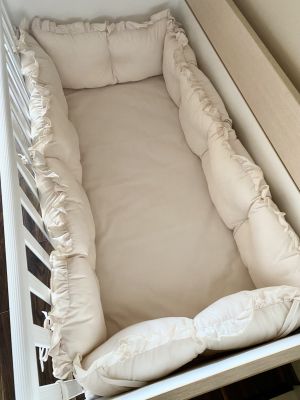 Beige crib bumpers
