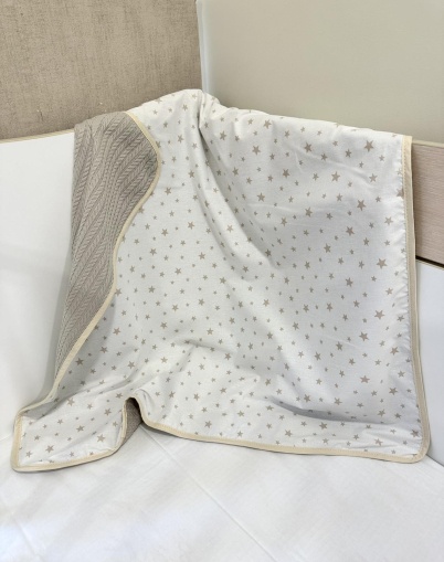 Бебешко одеяло - "Малки бежови звездички" - 80/90см.